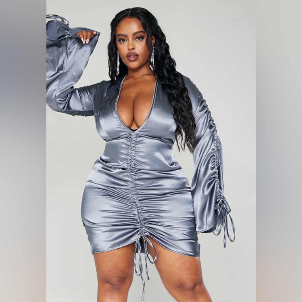 PRETTYLITTLETHING - Charcoal Satin Plunge Dress